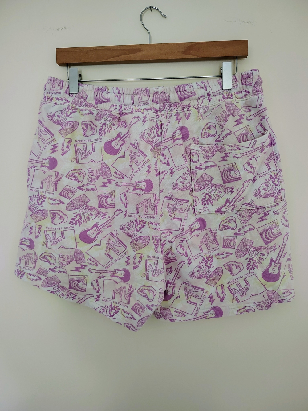 H&M x MTV Graphic Print Sweatshorts Size M Purple White Y2K Relaxed Fit - Picture 2 of 4